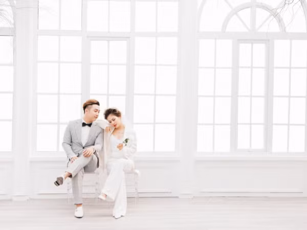 Yanbi và Yến Lê tung hình ảnh ngập tràn hạnh phúc trong "Ngày cưới" và "Giáng sinh để nói..."