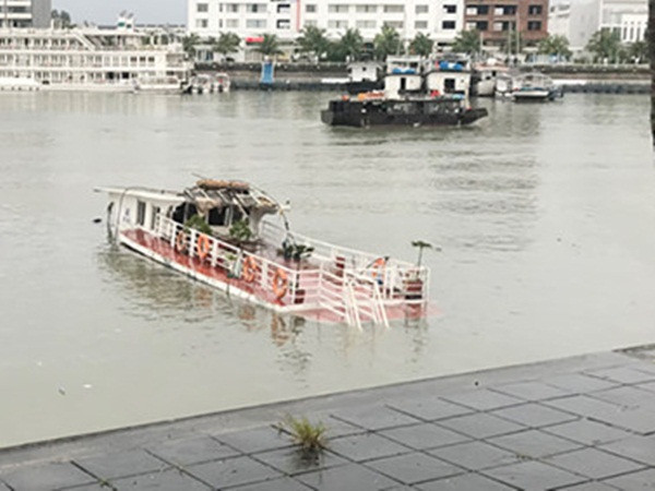 Tàu du lịch Hạ Long bị đắm vì thuyền trưởng ngủ quên