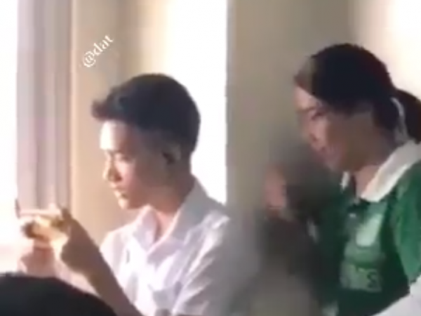 Khoảnh khắc nam sinh giật mình khiến dân mạng không thể nhịn cười: "Hết hồn chim én là có thật!"
