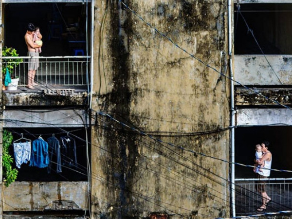 Một khoảnh khắc hai ông bố không hẹn mà gặp hút nghìn like