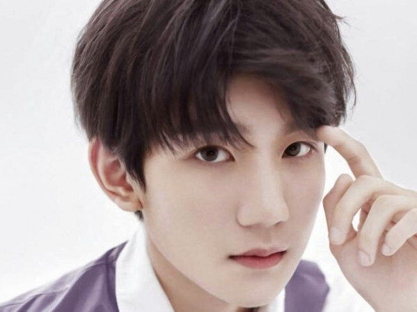 Vương Nguyên (TFBOYS) trở thành thần tượng 2K đầu tiên được đưa vào sách giáo khoa!
