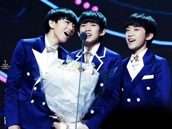 TFBOYS - Cùng nắm tay nhau đồng hành trên con đường thanh xuân