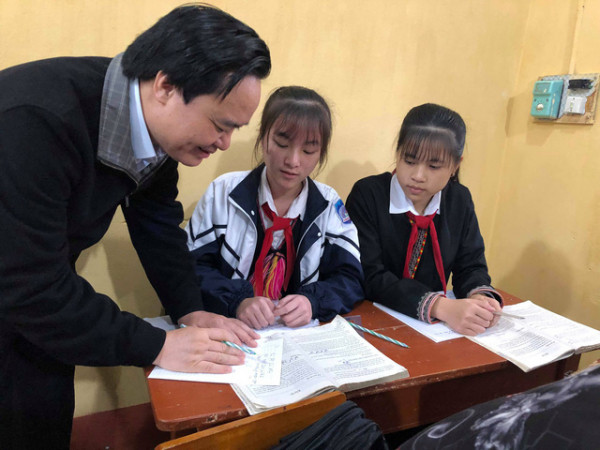 Bộ trưởng Phùng Xuân Nhạ: "Hiệu trưởng lạm dụng HS là bài học xương máu của giáo dục giới tính"