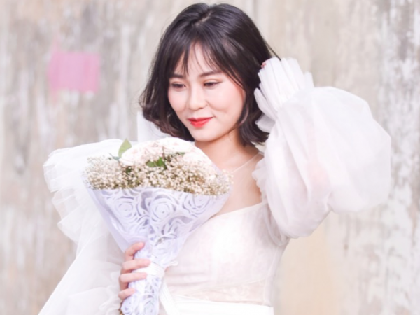 MisThy lần đầu diện váy cô dâu, nhảy cực đáng yêu trên sân khấu "The Voice"