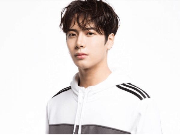 Jackson (GOT7) khiến fan lo lắng khi vắng mặt tại fansign của nhóm