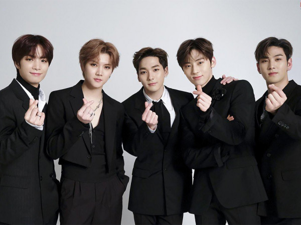 Chỉ hành động nhỏ xíu này của NUEST, cũng khiến fan tin nhóm không bao giờ tan rã