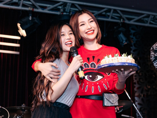 Hoàng Oanh thổi nến mừng sinh nhật cùng Hoàng Yến Chibi và nhóm "Ngựa hoang"