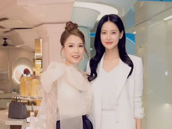 Sam khoe ảnh selfie xinh lung linh cùng mỹ nhân Oh Yeon Seo ở Hàn Quốc