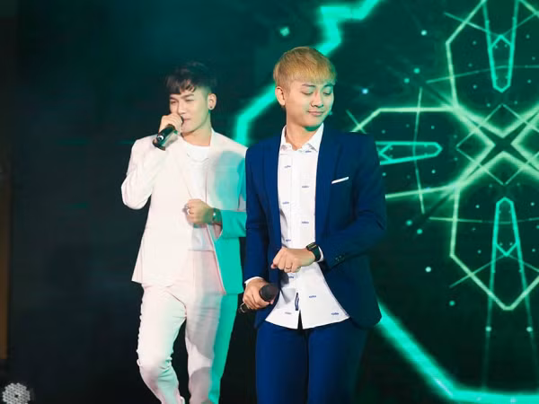 Hoài Lâm trổ tài hát xẩm, nhiệt tình song ca cùng Ali Hoàng Dương