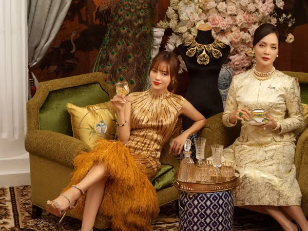 Những ẩn ý được cài cắm trong bộ hình danh gia vọng tộc của "gia đình chồng" Lan Ngọc