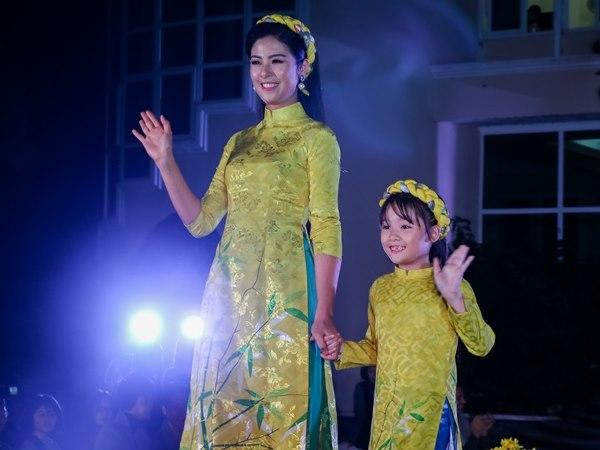Ngưng - Aodai Fashion Show: Sân khấu thời trang đầu tiên tại HV Báo chí