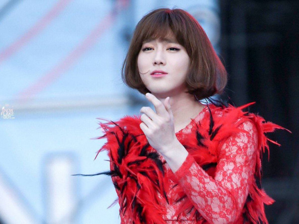 Giữa trào lưu giả gái, cùng đi tìm chàng trai biến hình thành cô gái xinh đẹp nhất K-pop