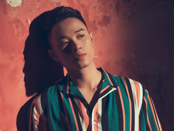 Ngoài "cô 2" Tóc Tiên, V-Biz còn có "cậu 3" Trúc Nhân "dành cả tuổi xuân để" share nhạc