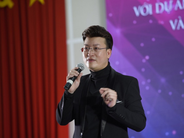 Được nghệ sĩ tiếp sức, dự án "Trái tim yêu thương" nhận được gần 1 tỷ đồng cho trẻ em khó khăn