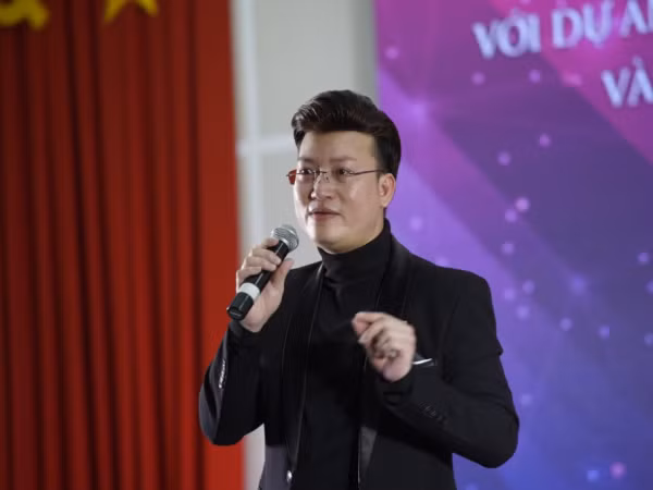 Được nghệ sĩ tiếp sức, dự án "Trái tim yêu thương" nhận được gần 1 tỷ đồng cho trẻ em khó khăn