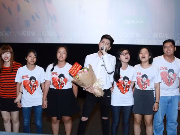 Fan phát sốt với hình tượng "anh Hai soái ca" của Noo trong phim ngắn Tết