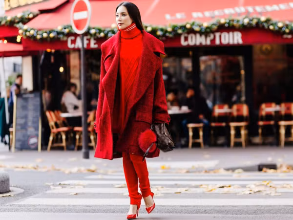 Choáng với phong cách street-style độc đáo của ca sĩ Hồ Quỳnh Hương giữa trời Âu