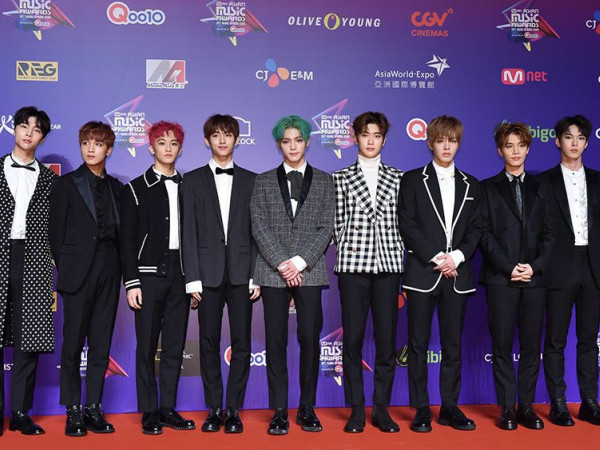 Thảm đỏ MAMA Hồng Kông: Vernon đại diện nhóm SEVENTEEN, GOT7 và NCT cực bảnh bao