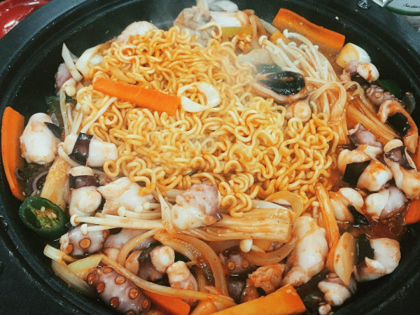 Cuối tuần gió mùa Đông Bắc, lựa chọn các món bạch tuộc nóng hổi này để tụ tập thôi