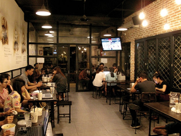 Bỏ ra 50 - 60K để uống một cốc trà sữa: Tiêu xài hoang phí hay hoàn toàn hợp lý?