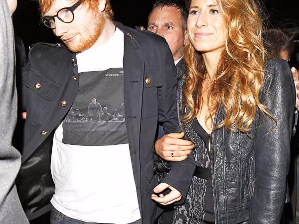 Ơn giời! Ed Sheeran của chúng ta giờ đã là “hoa có chủ” rồi đấy nhé! 