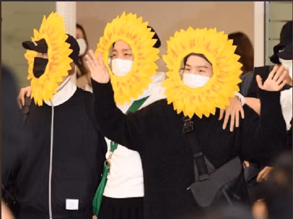 Jin, j-hope, Suga (BTS) "hô biến" thành 3 "bông hoa hướng dương di động" khiến ai nấy trầm trồ