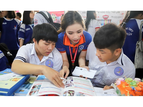 Đặt một chân vào ngôi trường mơ ước từ ngày hội tư vấn tuyển sinh 