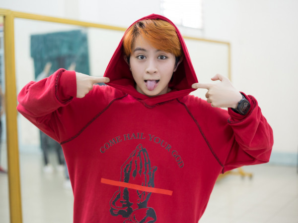 Gil Lê "thở không ra hơi" khi luyện tập cho MV chuẩn bị "ra lò"