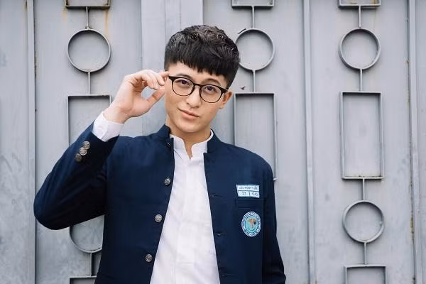 Quốc tế độc thân làm gì? Ở nhà hẹn hò ngay với trai đẹp Harry Lu 