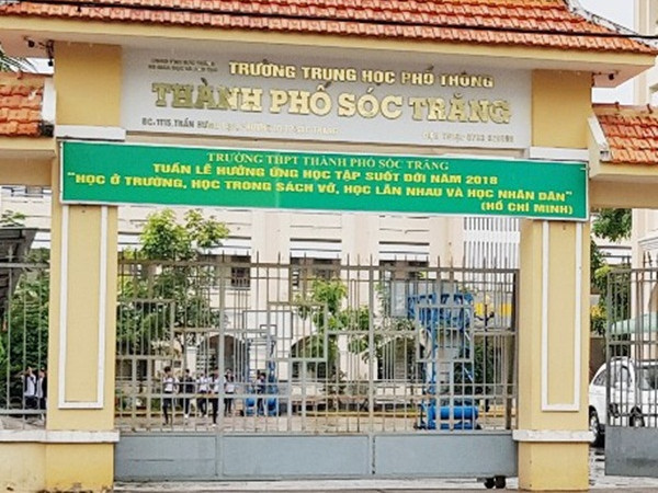 Bênh bạn gái, nam sinh lớp 12 bị nam sinh lớp 10 dùng dao rạch bụng