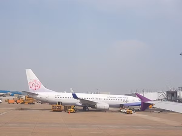 Chuyến bay về từ vùng dịch, tìm được 13 hành khách đang ở TP.HCM