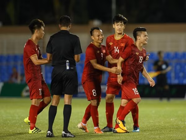 Quang Hải: “Cầu thủ U22 Việt Nam tặng toàn bộ đồ ăn cho đội tuyển nữ”