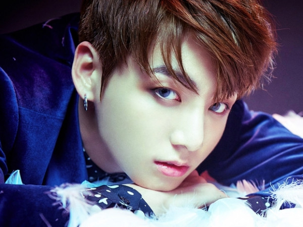 Thật quá phí khi Jungkook (BTS) chưa trở thành một beauty bloggers chuyên bán đồ mỹ phẩm