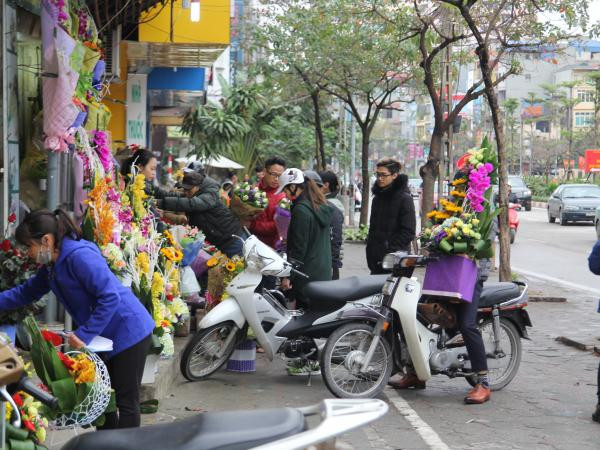Giao thông Hà Nội đi lại khó khăn vào ngày Quốc tế phụ nữ 8/3