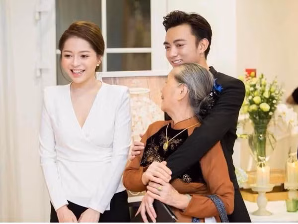 Dẫn mẹ đi ăn nhân dịp 8/3, Soobin Hoàng Sơn vô tình tiết lộ thêm bằng chứng đang hẹn hò?