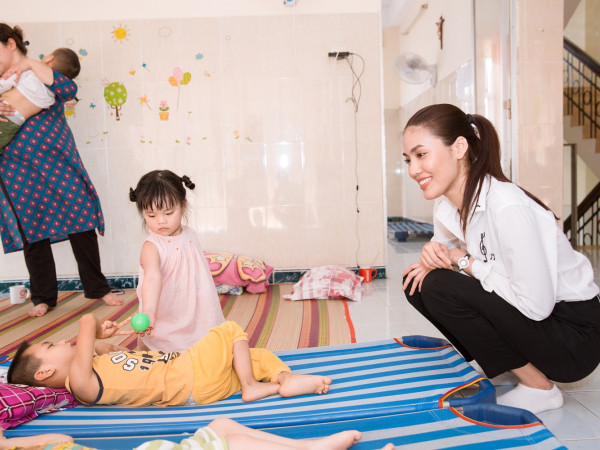 Hoa khôi Lan Khuê trở lại với sứ mệnh Hoa hậu, khởi động các dự án thiện nguyện