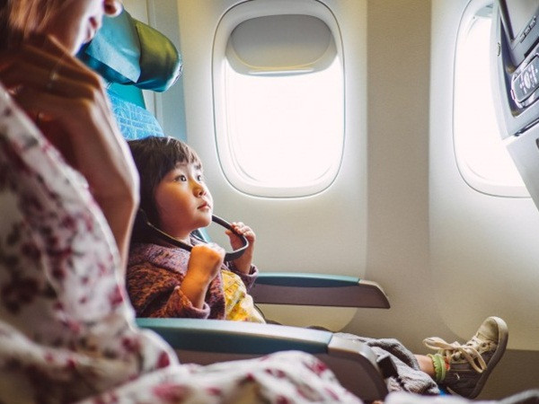 Hoá ra đây là lý do các hãng hàng không không muốn xếp ghế hành khách hướng về phía sau 