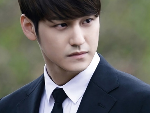 Kim Bum làm nhân viên cộng đồng trong quân đội, cư dân mạng lại buông lời mỉa mai