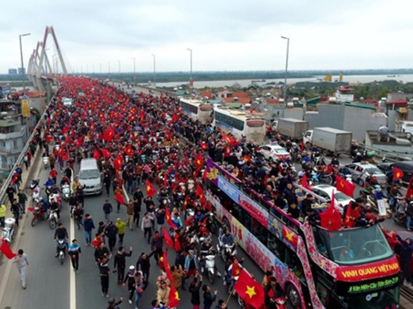 Hãng hàng không khuyên khách ra Nội Bài sớm phòng tắc đường vì U22 Việt Nam