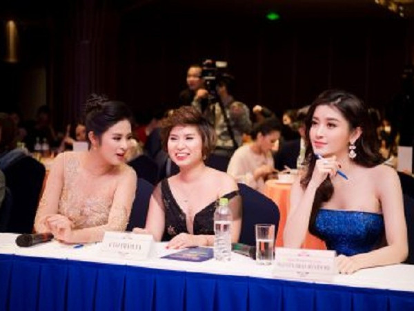 Ngọc Hân và Huyền My cùng nhau giữ vai trò ban giám khảo cuộc thi tài năng và sắc đẹp