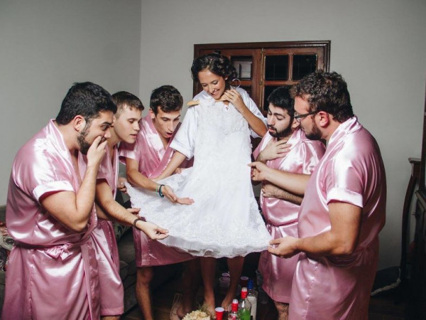 Khi bạn chợt nhận ra mình không có cô bạn thân nào để làm phù dâu chụp ảnh cưới