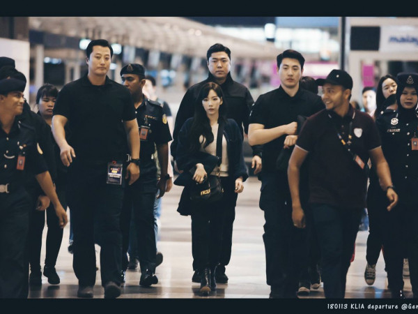 Sau tất cả, Taeyeon (SNSD) đã được SM Ent bảo vệ chu đáo với dàn vệ sĩ đông chưa từng có