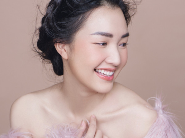 Nét dịu dàng hút hồn khán giả của "Nàng thơ xứ Huế" trong loạt váy tông hồng