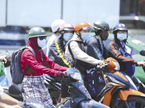 Chỉ số UV tại TP.HCM chạm ngưỡng báo động, có thể gây hỏng mắt và da