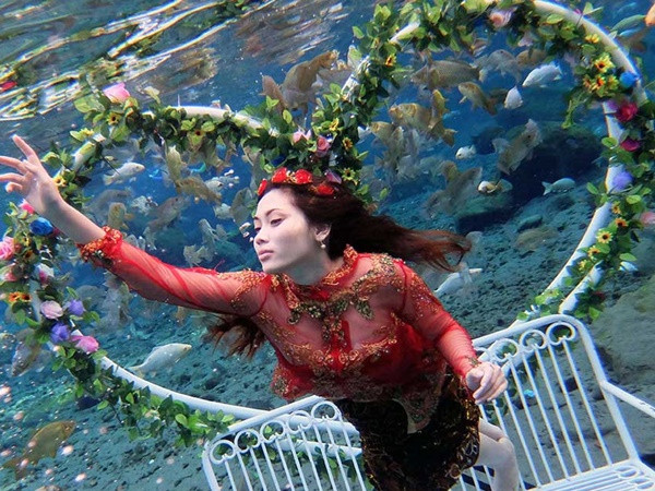 Biến ao nước ô nhiễm thành ngôi sao mạng xã hội ở Indonesia