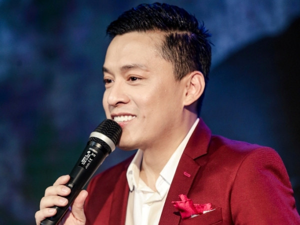 Sau hơn 20 năm, “Tình đầu quốc dân” Lam Trường vẫn ngọt ngào và lãng tử