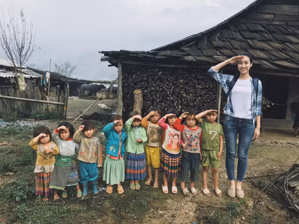 Mỹ Linh xuất sắc lọt Top 20 "Người đẹp nhân ái", vượt lên dẫn đầu bình chọn tại Miss World