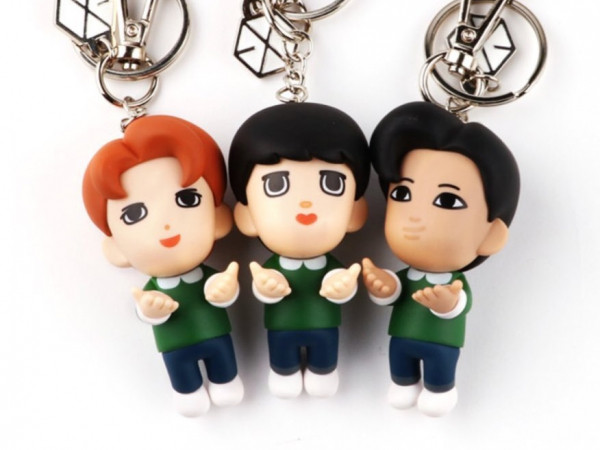 Fan nhanh chóng tìm thấy điểm bất thường trong bộ móc khóa mới của EXO