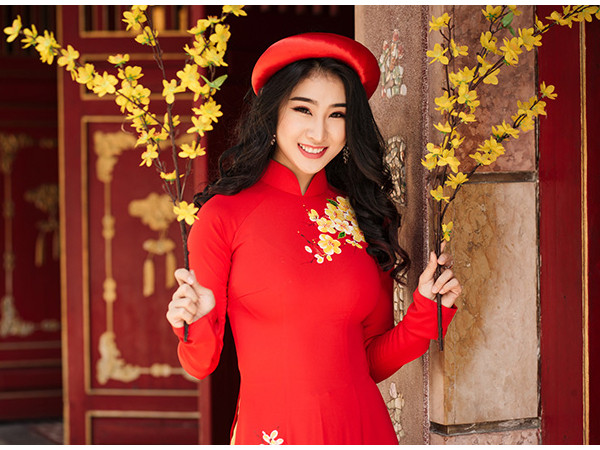 Không còn nhận ra DJ Oxy cá tính ngày nào trong bộ ảnh áo dài truyền thống 