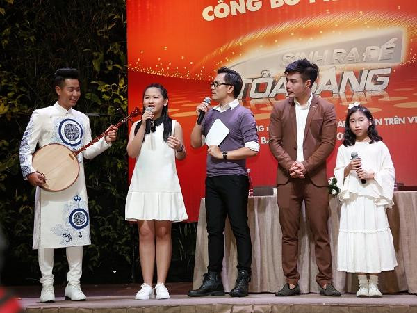 MC Nguyên Khang lần đầu làm... "học trò" của Huấn luyện viên 13 tuổi